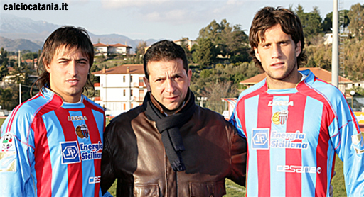 Álvarez y Silvestre en el primer entrenamiento, con el presidente del Club.